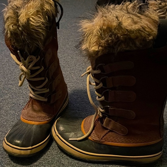 Winter Sorel Boots. Used but still lots of life left! - Picture 1 of 3